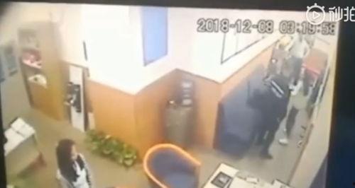 酒吧最新事件爆料视频完整版,揭秘完整版爆料视频背后的惊人真相  第2张 酒吧最新事件爆料视频完整版,揭秘完整版爆料视频背后的惊人真相  第2张