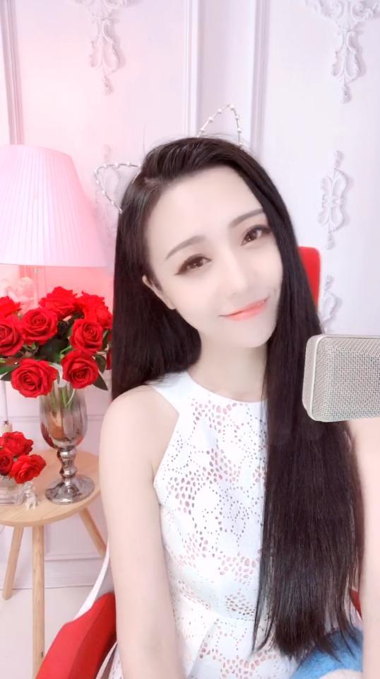 爆料美女唱歌视频,歌声如天籁!