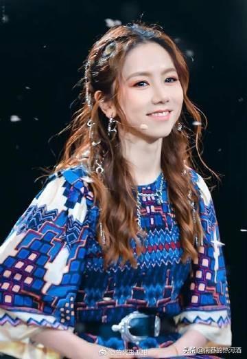娱乐吃瓜小妹邓紫棋,娱乐界的吃瓜小妹,揭秘娱乐圈背后的故事